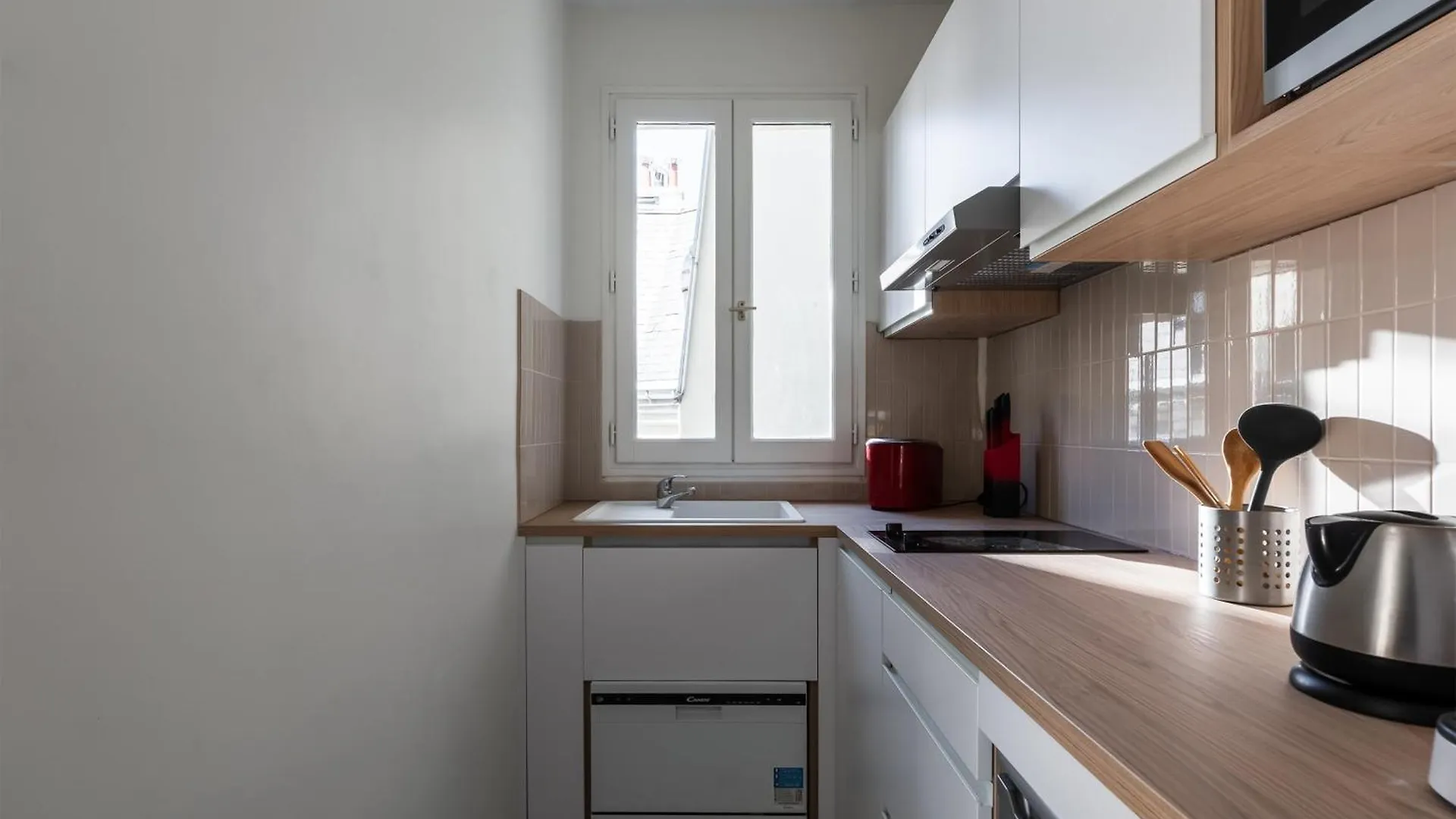 Appartement Hermosa - Welkeys Paris 0*,  France
